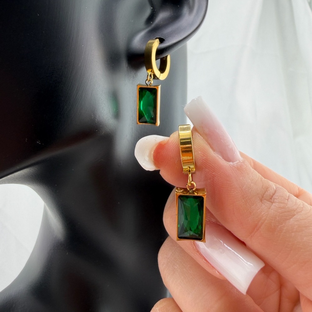 Emerald Green Drop Earrings | Minimal Chic Style